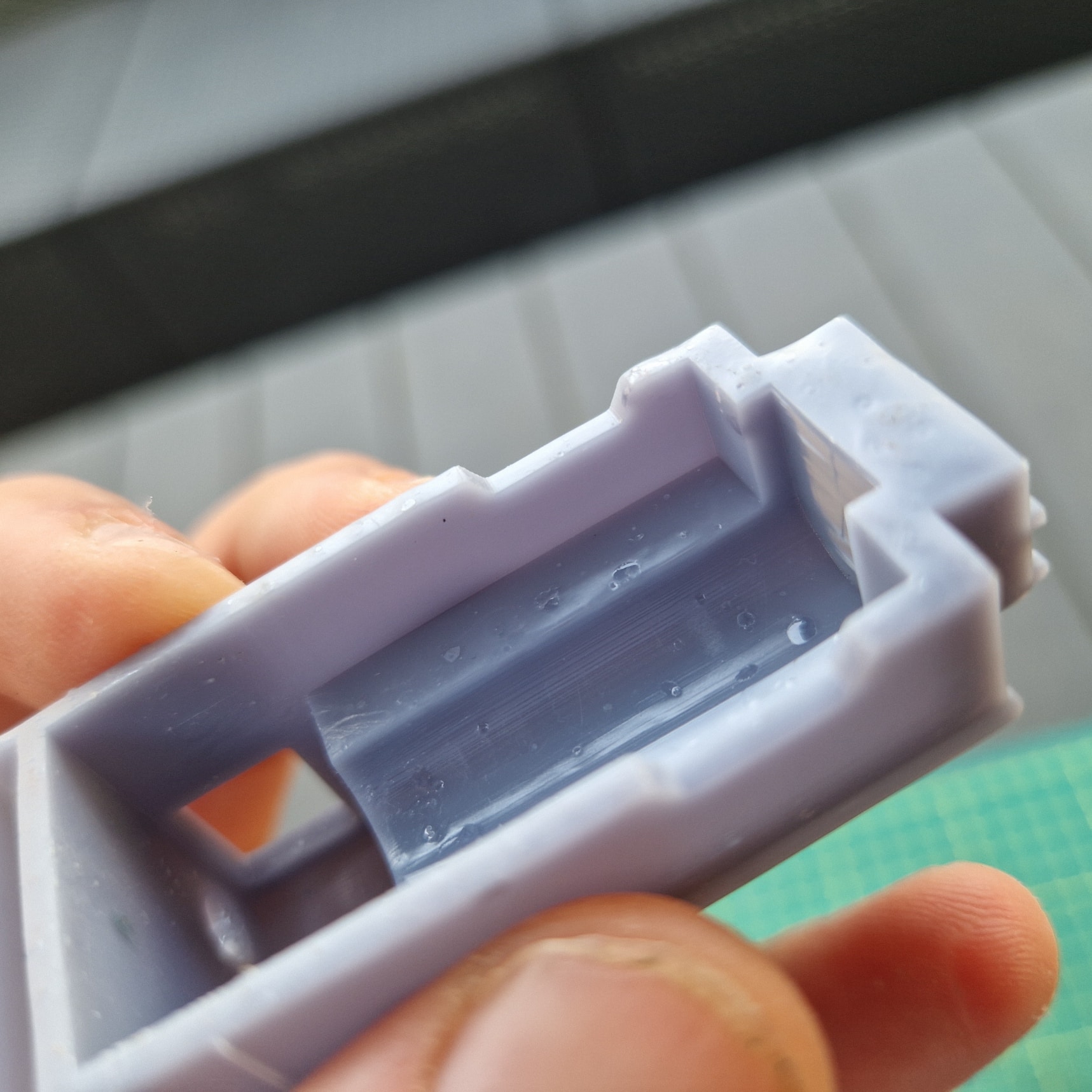 Identifier et retirer les imperfections sur résine HOe