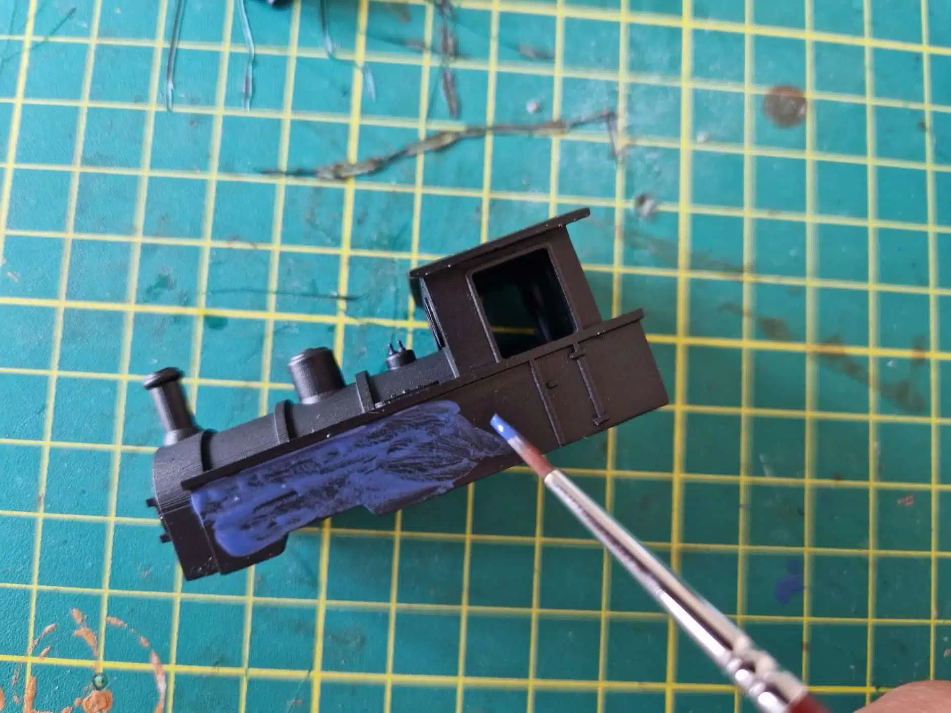 Appliquer les couleurs de base sur un kit modélisme HOe résine