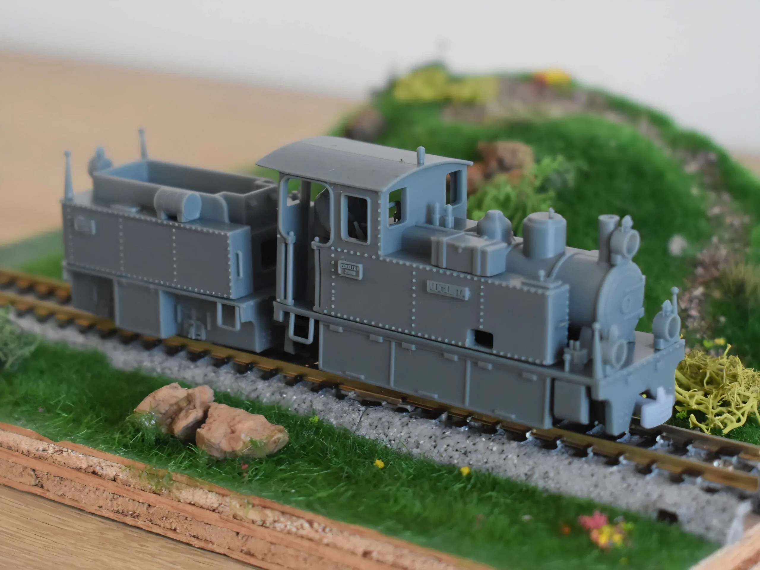 Locomotive Couillet Augusta vue de trois quarts avant, kit résine HOe à monter